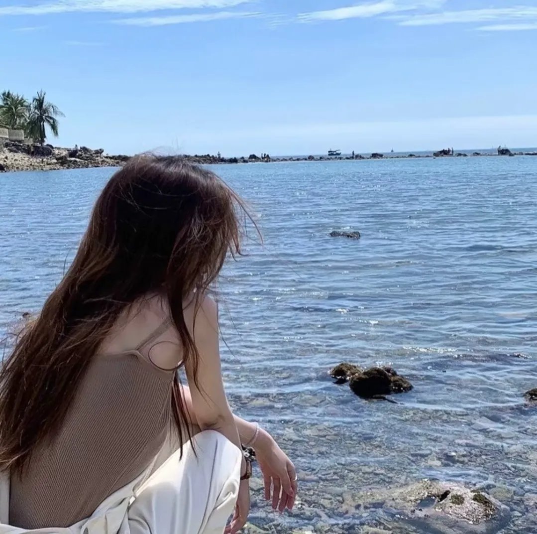 小姑娘艾萝依