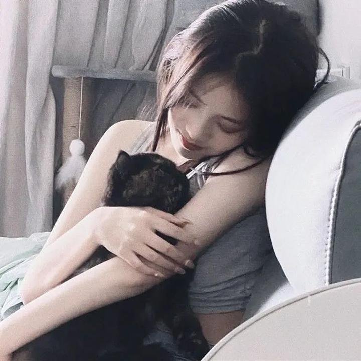 10号舱里的女人